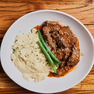 Beef Tips & Grits
